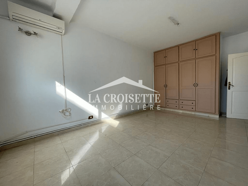 Etage de villa S+3 à La Marsa